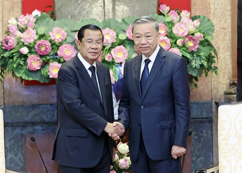 Chủ tịch Đảng Nhân dân Campuchia, Chủ tịch Thượng viện Hun Sen gặp Chủ tịch nước Tô Lâm tại Hà Nội ngày 25-7 - Ảnh: TTXVN Lãnh đạo Lào, Campuchia chúc mừng Tổng Bí thư, Chủ tịch nước Tô Lâm- Ảnh 2.