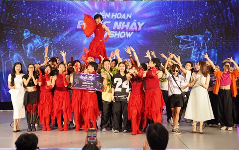 Nhóm Click - K Dance Crew giành giải nhất Liên hoan bước nhảy - Ảnh: BTC Đóa hồng gai giúp sinh viên HUTECH chiến thắng Liên hoan bước nhảy- Ảnh 1.