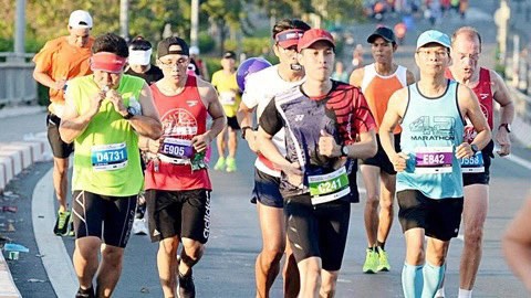 Chạy bộ bao nhiêu phút mỗi ngày làm giảm nguy cơ tim mạch?- Ảnh 1. Các vận động viên tham gia giải chạy ở TP.HCM - Ảnh: T.T.D