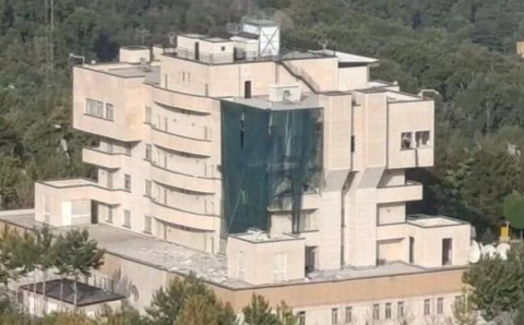 Báo Telegraph: Israel thuê điệp viên Iran đặt bom ám sát thủ lĩnh Hamas- Ảnh 2. Một bức ảnh lan truyền trên mạng xã hội Telegram vào hôm 31-7 cho thấy một tòa nhà bị hư hại ở phía bắc Tehran. Các nguồn tin nói thiết bị nổ đã được cài sẵn cách đây khoảng 2 tháng tại nhà khách ở Tehran, nơi ông Haniyeh đến ở - Ảnh: NEW YORK TIMES