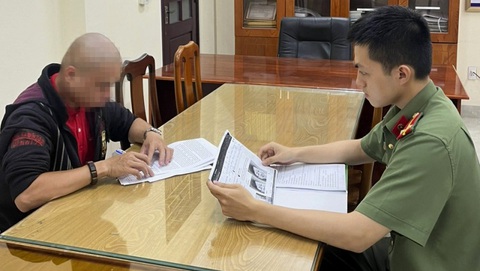 Bị xử phạt vì bịa đặt thông tin về cố Tổng Bí thư Nguyễn Phú Trọng- Ảnh 1. T.N.H. bị triệu tập đến cơ quan điều tra để xác minh hành vi đăng tải thông tin sai sự thật về cố Tổng Bí thư Nguyễn Phú Trọng - Ảnh: QUANG VĂN
