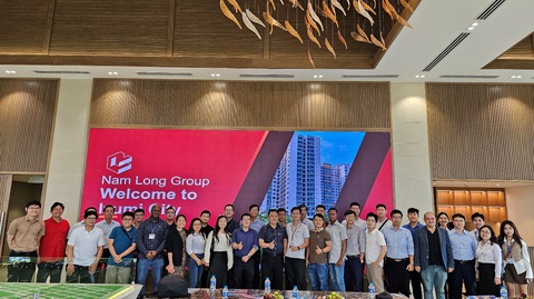 Nâng cao năng lực quản trị trong môi trường kinh doanh toàn cầu- Ảnh 3. Học viên tham gia buổi học thực tế tại dự án Izumi City (Đồng Nai)