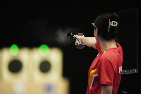 Trịnh Thu Vinh xếp hạng 7 nội dung 25m súng ngắn thể thao nữ tại Olympic 2024 - Ảnh: REUTERS Thi đấu trái sở trường, Trịnh Thu Vinh không thể tạo bất ngờ- Ảnh 1.