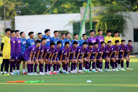 Đội tuyển Việt Nam bất ngờ thiếu quân trong ngày đầu tập trung - Ảnh 6. Đội tuyển Việt Nam bất ngờ thiếu quân trong ngày đầu tập trung - Ảnh 4.