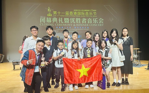 Thấu hiểu âm nhạcThe Beatles, cậu bé 8 tuổi gốc Việt giành giải nhất Guitar - Ukulele tại Hong Kong - Ảnh 2. Cậu bé 8 tuổi gốc Việt giành giải nhất Guitar - Ukulele tại Hong Kong - Ảnh 2.