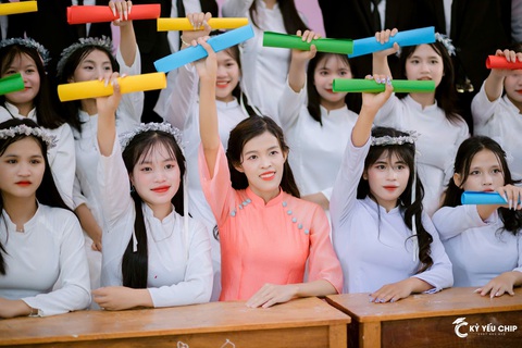 Hành trình từ cô bé mồ côi đến giáo viên của Thanh - Ảnh 1. Hành trình từ cô bé mồ côi đến giáo viên của Thanh - Ảnh 5.