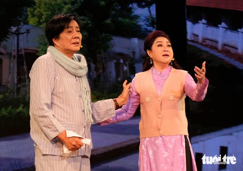 Người tình trên chiến trận khiến khán giả bồi hồi với Minh Vương và Lệ Thủy - Ảnh 6. Người tình trên chiến trận khiến khán giả bồi hồi với Minh Vương và Lệ Thủy - Ảnh 4.