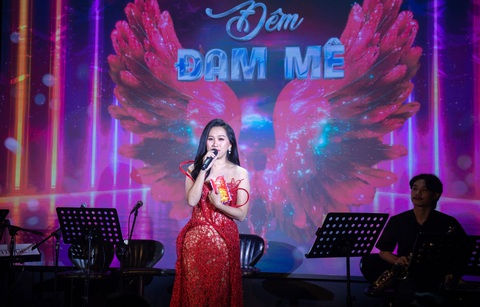 Hồng Phượng tái hiện màn song ca cùng cậu Vũ Linh qua Hàn Mặc Tử - Ảnh 2. Hồng Phượng tái hiện màn song ca cùng cậu Vũ Linh qua Hàn Mặc Tử - Ảnh 2.