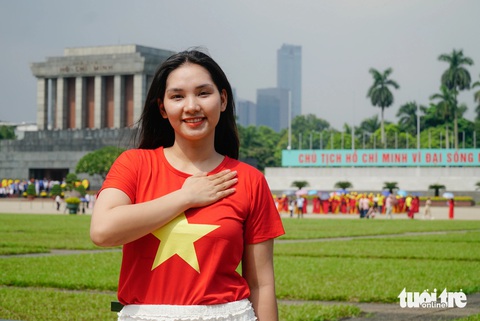 Bạn trẻ Hà Nội rủ nhau chụp ảnh kỷ niệm Ngày Quốc Khánh 2-9 - Ảnh 2. Bạn trẻ Hà Nội rủ nhau chụp ảnh kỷ niệm Ngày Quốc khánh 2-9 - Ảnh 2.