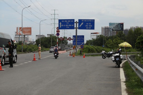 Dân ùn ùn đi nghỉ lễ, cao tốc TP.HCM - Long Thành liên tục đóng rồi mở - Ảnh 11. Dân ùn ùn đi nghỉ lễ, cao tốc TP.HCM - Long Thành liên tục đóng rồi mở - Ảnh 11.