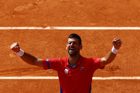 Đánh bại Alcaraz kịch tính, Djokovic lần đầu giành HCV Olympic- Ảnh 1. Đánh bại Alcaraz kịch tính, Djokovic lần đầu giành HCV Olympic- Ảnh 1.