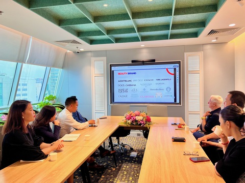 Menas hợp tác Phương Phát đưa mỹ phẩm cao cấp đến gần hơn với khách hàng- Ảnh 2. Menas Việt Nam và Phương Phát Group ký kết thỏa thuận hợp tác