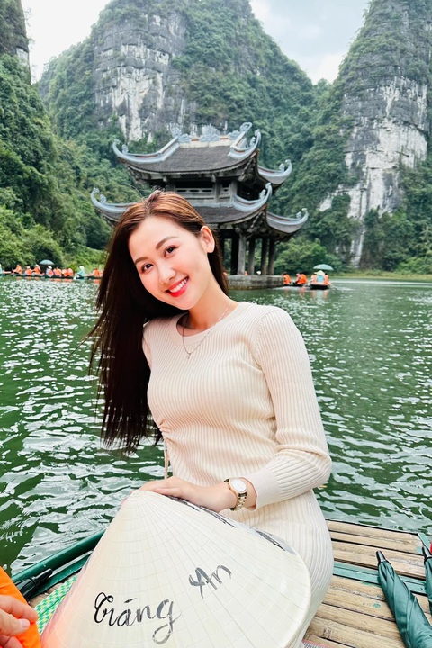 Quế Anh thường xuyên chia sẻ hình ảnh những chuyến đi trên trang cá nhân - Ảnh: FBNV Hình ảnh đời thường của tân Miss Grand Vietnam 2024- Ảnh 8.