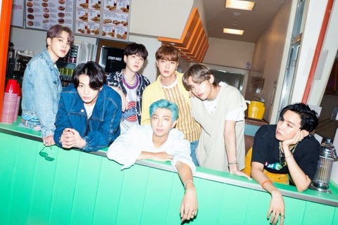 Dynamite trở thành ca khúc đầu tiên đạt lượt stream Dynamite trở thành ca khúc K-pop đầu tiên đạt 1,9 tỉ lượt stream trên Spotify - Ảnh: Big Hit