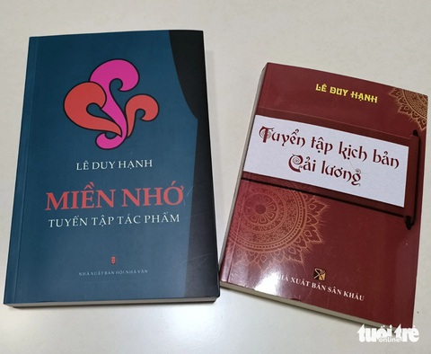 Hai tập kịch bản của tác giả Lê Duy Hạnh ra mắt độc giả vào sáng 4-8 - Ảnh: LINH ĐOAN Lê Duy Hạnh ra đi nhưng tác phẩm của ông sống mãi- Ảnh 6.