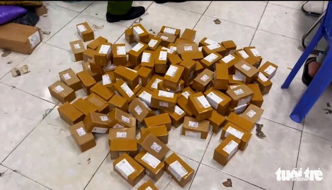 Rao bán tiền giả, giao tiền âm phủ- Ảnh 3. Những kiện hàng chứa