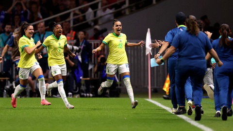 Sút trúng đích 2 lần, tuyển nữ Brazil loại chủ nhà Pháp ở tứ kết Olympic 2024- Ảnh 2. Gabi Portilho (18) ăn mừng bàn thắng - Ảnh: GETTY IMAGES