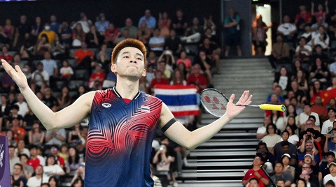 Kunlavut Vitidsarn thể hiện phong độ cao khi vượt qua tay vợt số 1 thế giới Shi Yu Qi - Ảnh: AFP Cầu lông nam Olympic 2024: Đại chiến Đông Nam Á- Ảnh 1.