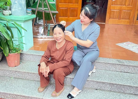 Tình yêu thương từ trái tim sẽ chạm đến trái tim - Ảnh: LÊ TỪ NGỌC SANG Mẹ chồng - nàng dâu thời nay - Kỳ 8: Thương mẹ chồng, vì mình cũng sẽ là mẹ chồng- Ảnh 1.