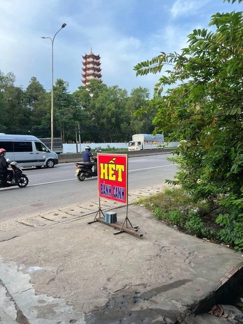 Ảnh vui 4-8: 'Khai trương đến giờ chưa bán được 1 tô bánh canh'- Ảnh 1. Từ chối hiểu?!
