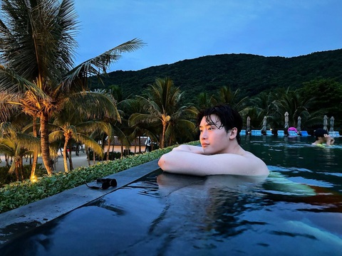 Lee Jong Suk 'xả ảnh' vi vu Việt Nam- Ảnh 1. Lee Jong Suk 'xả ảnh' vi vu Việt Nam- Ảnh 1.
