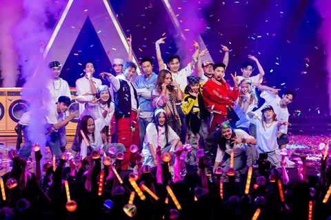 HIEUTHUHAI, Anh Tú Atus, Erik, JSOL xé áo 'biến hình siêu cháy' trong tiết mục Live Stage 3- Ảnh 5. HIEUTHUHAI, Anh Tú Atus, Erik, JSOL xé áo 'biến hình siêu cháy' trong tiết mục Live Stage 3- Ảnh 5.