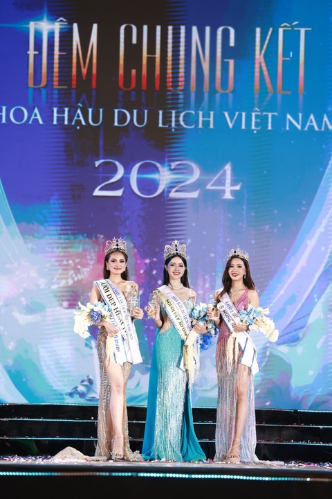 ‘Trước còn nhớ tên, giờ chào thua vì hoa hậu đông như quân Nguyên’- Ảnh 1. ‘Trước còn nhớ tên, giờ chào thua vì hoa hậu đông như quân Nguyên’- Ảnh 1.