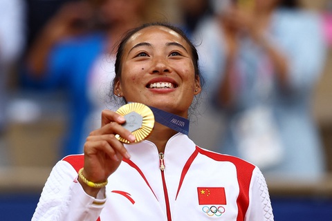 Zheng Qinwen tạo 'địa chấn', quần vợt Trung Quốc lần đầu giành HCV đơn nữ Olympic- Ảnh 1. Zheng Qinwen tạo 'địa chấn', quần vợt Trung Quốc lần đầu giành HCV đơn nữ Olympic- Ảnh 1.
