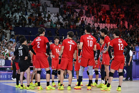 Nhật Bản thất bại đáng tiếc tại tứ kết bóng chuyền nam Olympic 2024 - Ảnh: REUTERS Olympic 2024 ngày 5-8: Mỹ bám đuổi Trung Quốc, Đông Nam Á thêm nhiều huy chương- Ảnh 11.