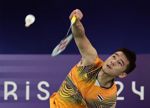 Thất bại trước Axelsen, thần đồng cầu lông Thái Lan giành HCB Olympic 2024- Ảnh 1. Thất bại trước Axelsen, thần đồng cầu lông Thái Lan giành HCB Olympic 2024- Ảnh 1.