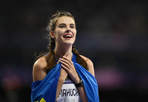 Vẻ đẹp như thiên thần của 'công chúa Yaroslava' tại Olympic 2024- Ảnh 1. Yaroslava Mahuchikh gây sốt mạng xã hội với sự xinh đẹp và tài năng, cùng thói quen hay ngủ trên sân đấu của cô - Ảnh: REUTERS