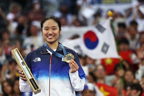 Tay vợt cầu lông Hàn Quốc vượt trội đối thủ Trung Quốc, vô địch đơn nữ Olympic 2024- Ảnh 1. Tay vợt cầu lông Hàn Quốc vượt trội đối thủ Trung Quốc, vô địch đơn nữ Olympic 2024- Ảnh 1.