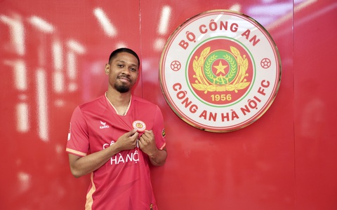 Jason Quang Vinh ra mắt CLB Công An Hà Nội - Ảnh: CAHN FC V-League 2024-2025: Nhộn nhịp mua sắm chưa từng có- Ảnh 1.