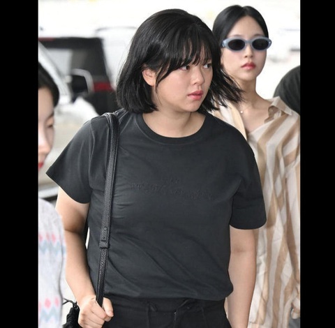 Netizen đòi Jeong Yeon (Twice) ‘nghỉ’ làm thần tượng vì tăng cân- Ảnh 3. Vóc dáng đẫy đà của Jeong Yeon khiến netizen chán ngán, yêu cầu cô tạm nghỉ hoạt động