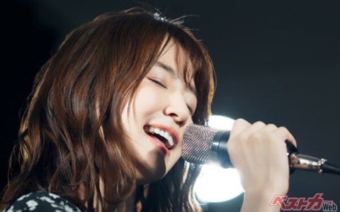 Hết mệt với tắc đường trên cao tốc bằng... dịch vụ hát karaoke- Ảnh 2. Hát với tất cả sức lực sẽ giúp sảng khoái, làm dịu đi sự mệt mỏi của những chuyến đi dài - Ảnh minh họa: Best Car Web