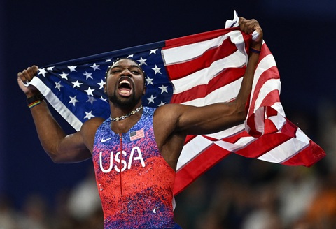 Chiến thắng kiểu Hollywood của Noah Lyles ở Olympic gây sốt trên mạng xã hội- Ảnh 3. Nhà vô địch 100m nam môn điền kinh Olympic 2024 - Ảnh: REUTERS