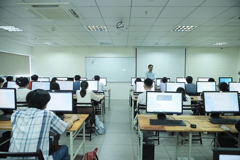 Để tiếng Anh không còn là nỗi lo của sinh viên- Ảnh 4. Để tiếng Anh không còn là nỗi lo của sinh viên- Ảnh 4.