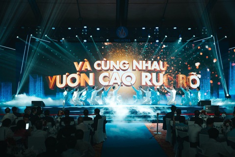 Hành trình 50 năm phát triển và vươn xa cùng Việt Nam- Ảnh 5. Các thế hệ Viglacera sẽ chung sức, dốc lòng đưa Viglacera chinh phục những tầm cao mới