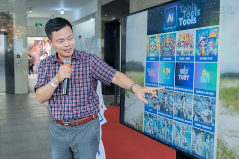 Sức hấp dẫn của ngành Trí tuệ nhân tạo và Ngôn ngữ Nhật tại HUFLIT- Ảnh 2. PGS.TS Nguyễn Ngọc Vũ, phó hiệu trưởng HUFLIT, chia sẻ với các bạn học sinh, sinh viên về dự án 16 chatbot AI được đưa vào hỗ trợ học tập và giảng dạy
