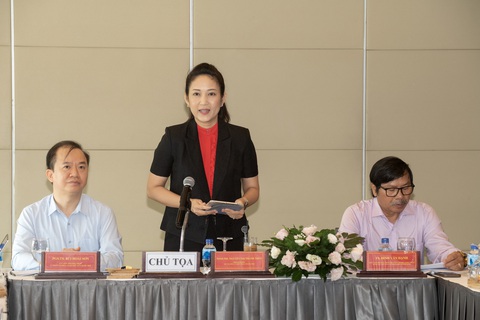 Bà Thanh Thúy, phó giám đốc Sở Văn hóa và Thể thao TP.HCM, chủ trì buổi tọa đàm mong nhận được nhiều ý kiến đóng góp của các chuyên gia - Ảnh: VÕ THANH Bà Thanh Thúy, phó giám đốc Sở Văn hóa và Thể thao TP.HCM, chủ trì buổi tọa đàm, mong nhận được nhiều ý kiến đóng góp của các chuyên gia - Ảnh: VÕ THANH