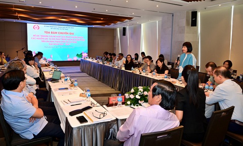 Tọa đàm nhận được nhiều ý kiến thiết thực, hữu ích cho việc huy động nguồn lực xã hội đầu tư vào văn hóa TP.HCM - Ảnh: VÕ THANH Đầu tư văn hóa nghệ thuật không như kinh tế, để mà thấy 'tiền tươi thóc thật' tức thì- Ảnh 5.