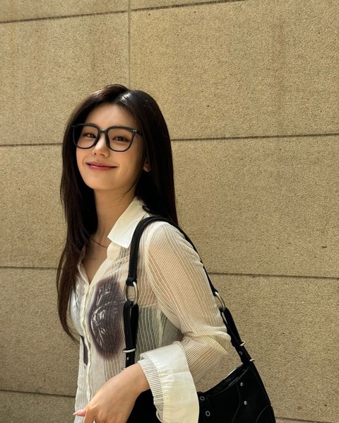 Yeji (ITZY) đã để lại tin nhắn trên DearU Bubble để ủng hộ vận động viên Hwang Sun Woo - Ảnh: X Khi thần tượng K-pop trở thành động lực của các vận động viên Olympic Hàn Quốc- Ảnh 6.