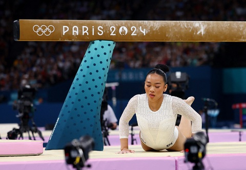 Simone Biles liên tục té ngã, Mỹ mất huy chương tại Olympic 2024- Ảnh 9. VĐV 21 tuổi chưa thể giành huy chương Olympic nào ở nội dung cầu thăng bằng - Ảnh: REUTERS