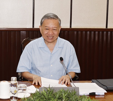 Tổng Bí thư, Chủ tịch nước Tô Lâm (phải) và Thủ tướng Chính phủ Phạm Minh Chính - Ảnh: TTXVN Tổng Bí thư, Chủ tịch nước Tô Lâm chủ trì cuộc họp lãnh đạo chủ chốt- Ảnh 1.