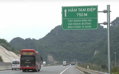 Để lễ khởi công truyền thêm thông điệp, thêm ý nghĩa- Ảnh 1. Doanh nghiệp cam kết bảo hành công trình đường giao thông 10 năm - Ảnh: TTO