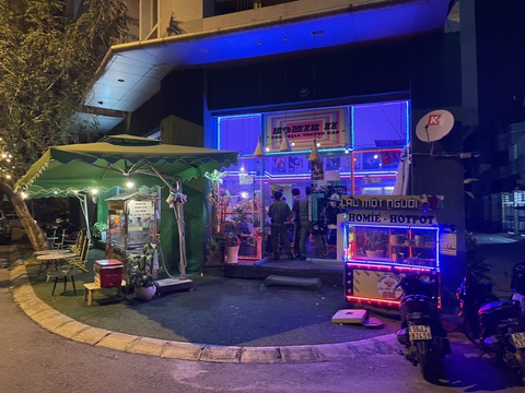 Công an quận 7 phát hiện 3 sinh viên sử dụng ma túy trong quán 'mở nhạc chill'- Ảnh 1. Công an quận 7 phát hiện 3 sinh viên sử dụng ma túy trong quán 'mở nhạc chill'- Ảnh 1.