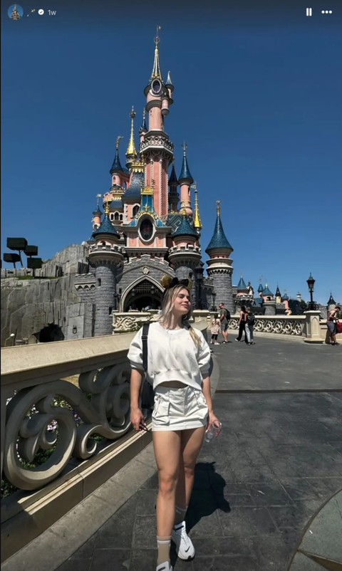 VĐV bơi lội Alonso bị đuổi khỏi Olympic 2024 vì lén đi Disneyland- Ảnh 1. VĐV bơi lội Luana Alonso bị trục xuất khỏi Olympic 2024 vì lén đi Disneyland