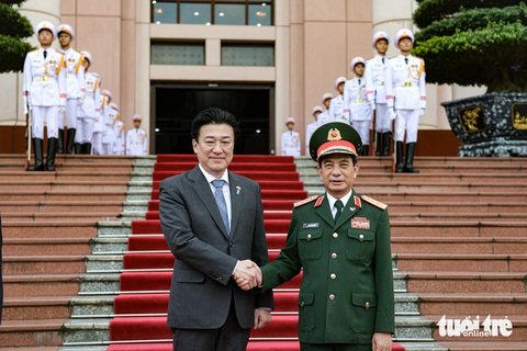 Đại tướng Phan Văn Giang hội đàm với Bộ trưởng Quốc phòng Nhật Bản- Ảnh 3. Ông Kihara Minoru sang thăm chính thức Việt Nam trên cương vị bộ trưởng Bộ Quốc phòng Nhật Bản, trong bối cảnh quan hệ hai nước nâng cấp lên Đối tác chiến lược toàn diện vào cuối năm 2023 - Ảnh: NAM TRẦN