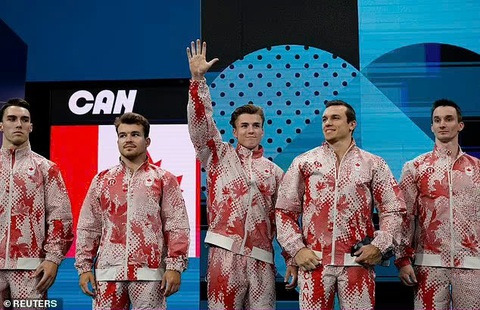 Đội thể dục dụng cụ Canada ở Olympic được ví như ‘thịt xông khói’- Ảnh 1. Đội thể dục dụng cụ Canada và trang phục 'thịt xông khói' tại Olympic 2024 - Ảnh: REUTERS