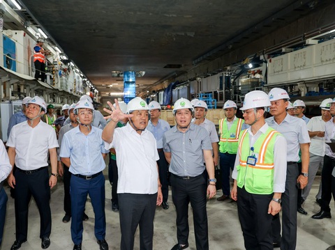 Chủ tịch Hà Nội chỉ đạo vận hành thương mại metro Nhổn - ga Hà Nội vào ngày 8-8- Ảnh 1. Chủ tịch UBND TP Hà Nội Trần Sỹ Thanh kiểm tra dự án metro Nhổn - ga Hà Nội - Ảnh: UBND TP Hà Nội
